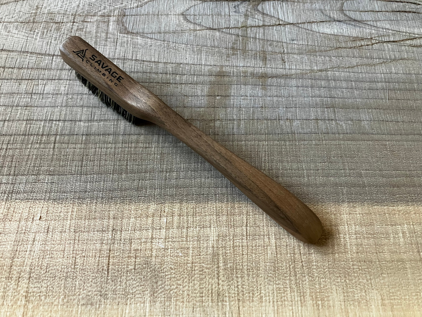 Walnut climbing brush with replaceable hair - Size S