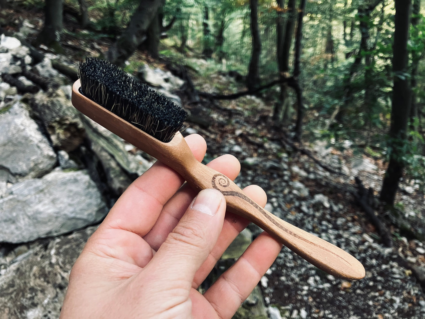 Ammonite (walnut wood) climbing brush with replaceable hair-Size S