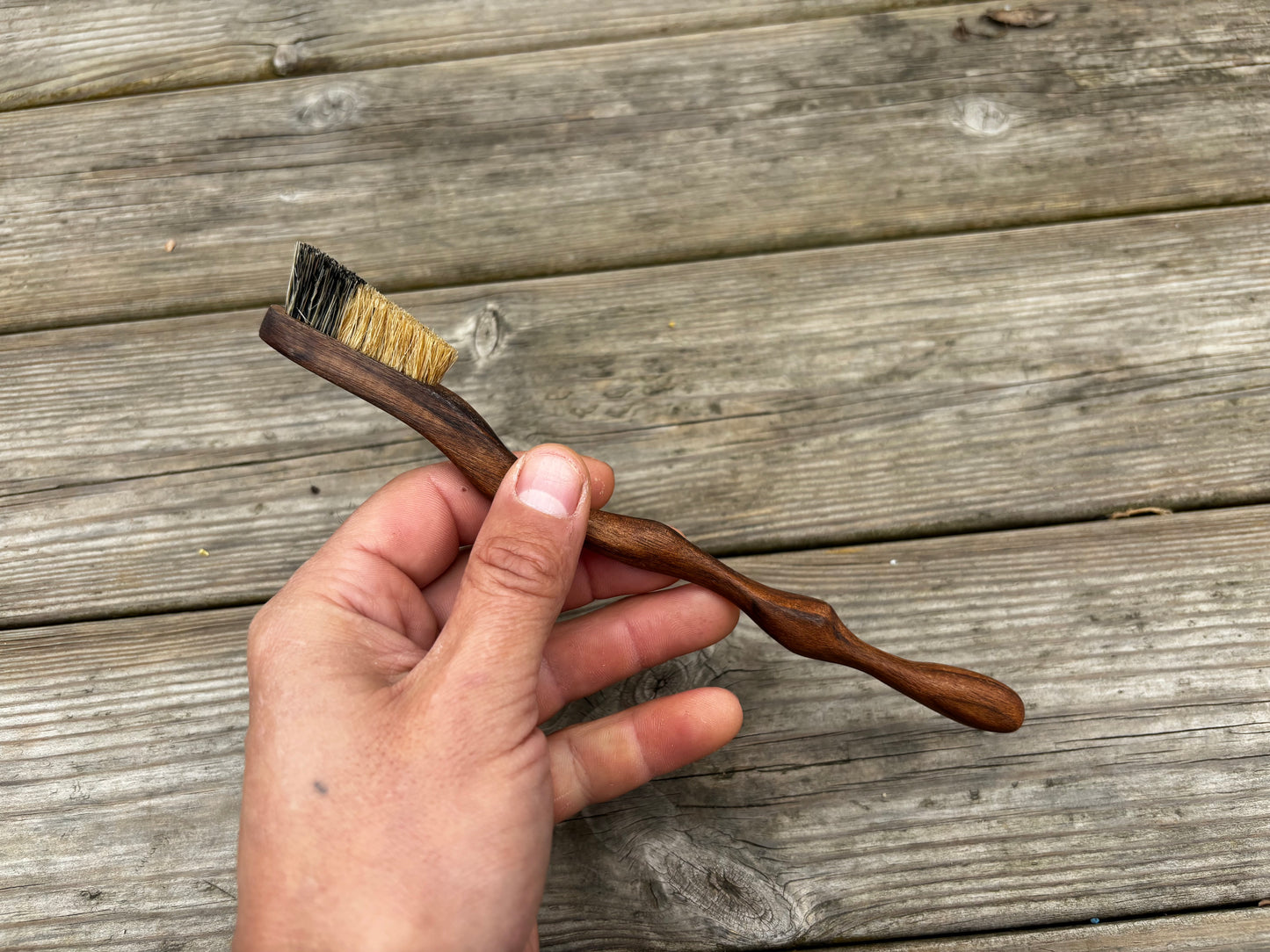 Solo Quark nano brush with natural boar hair Walnut