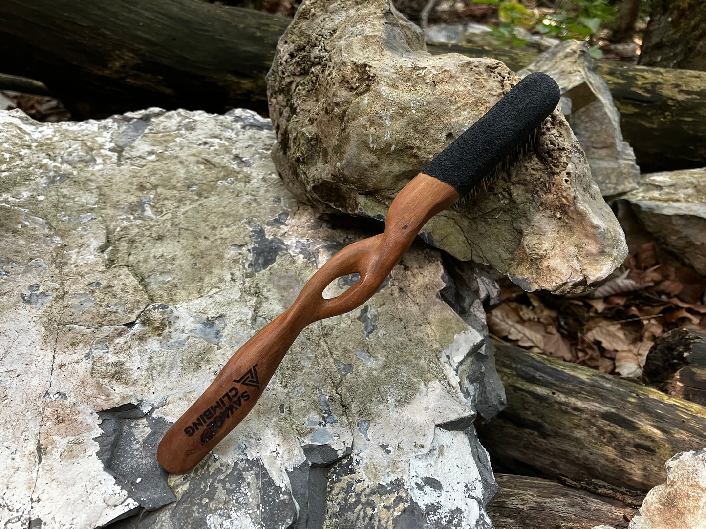 Wind dual texture Cherry brush with natural boar hair