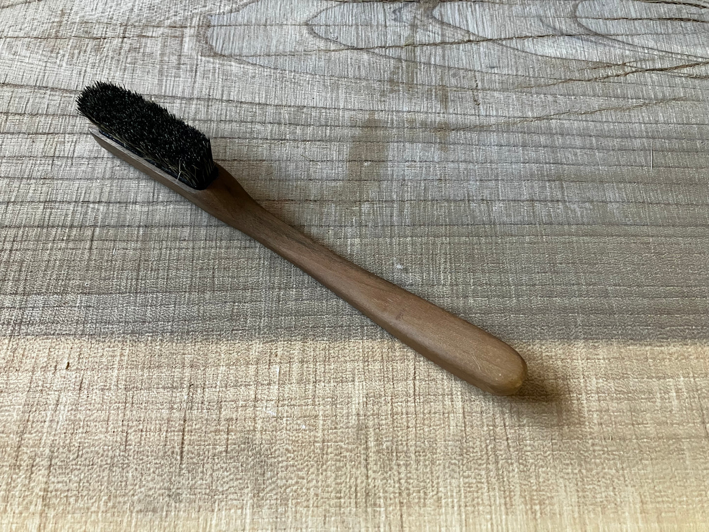 Walnut climbing brush with replaceable hair - Size S
