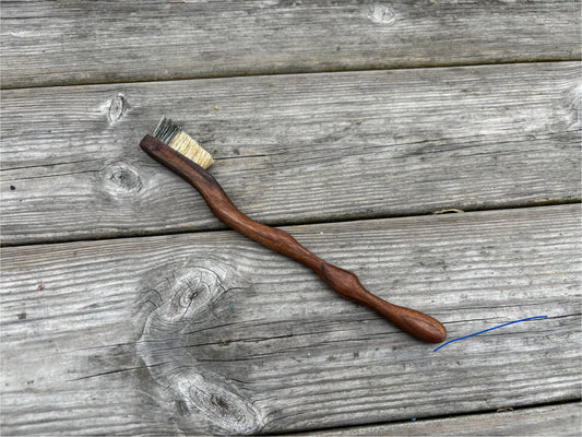 Solo Quark nano brush with natural boar hair Walnut