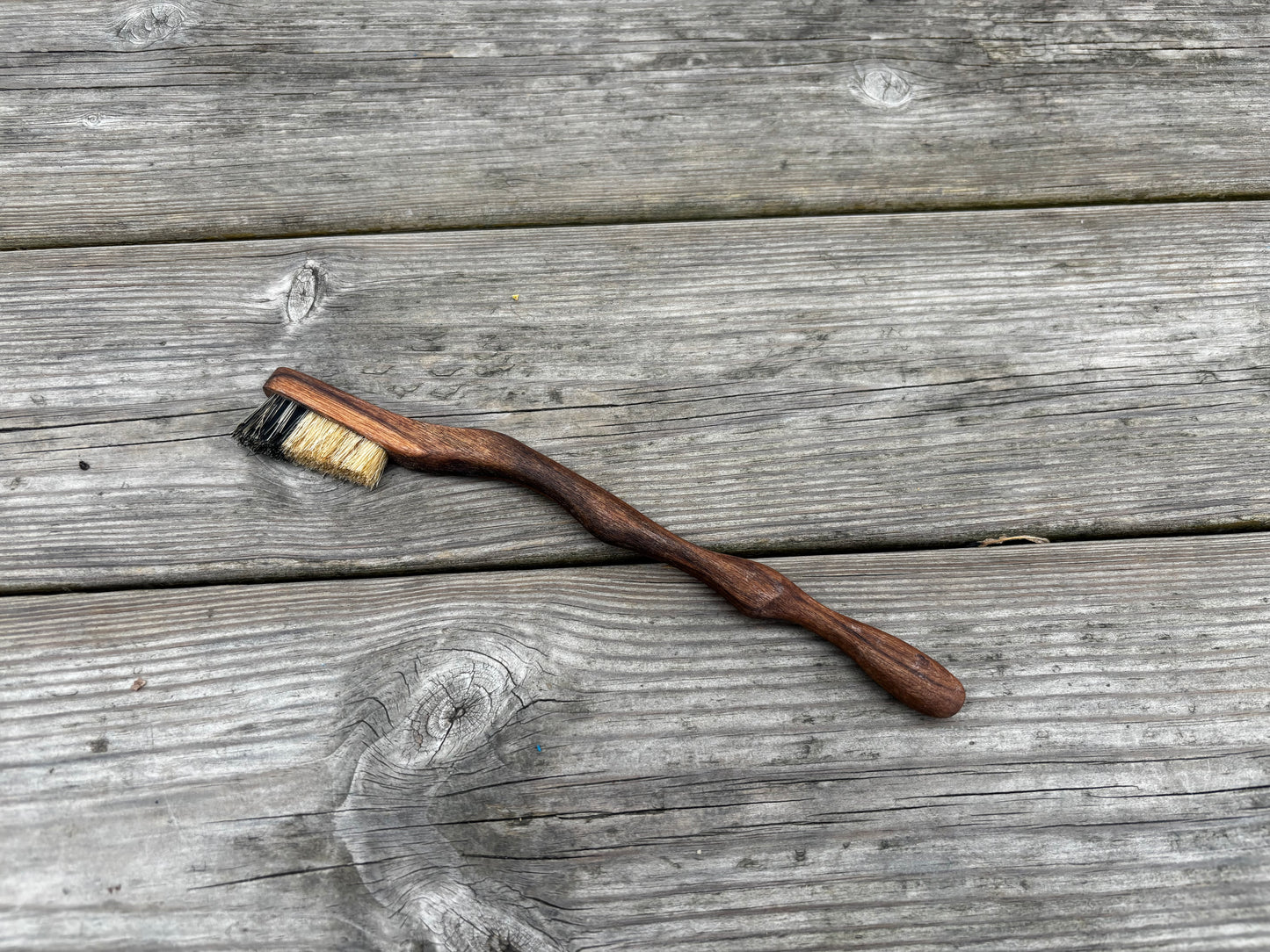 Solo Quark nano brush with natural boar hair Walnut