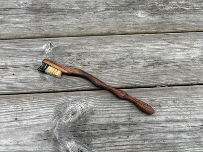 Solo Quark nano brush with natural boar hair Walnut