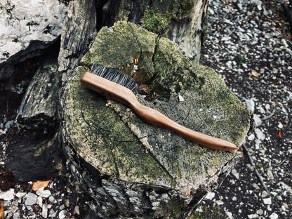 Ammonite (walnut wood) climbing brush with replaceable hair-Size S