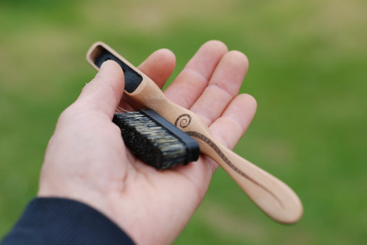 Ammonite (walnut wood) climbing brush with replaceable hair-Size S