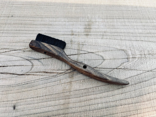 Dragon tooth climbing brush with replaceable natural boar hair-Size S Wallnut